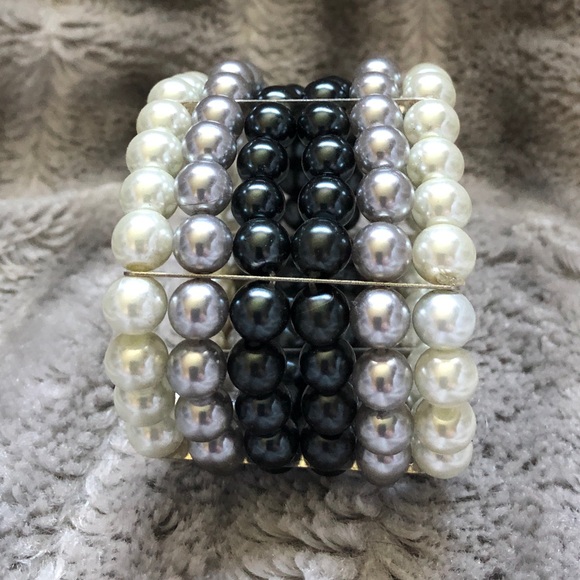 NWOT Cuff Bracelet Faux Pearl 🧡 - Picture 2 of 3